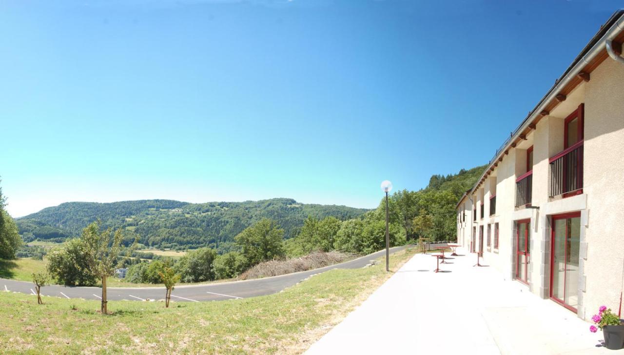 Gite Du Haut Cantal - Appartements Meubles Avec Kitchenette Et Chambres Sans Kitchenette Condat  Εξωτερικό φωτογραφία