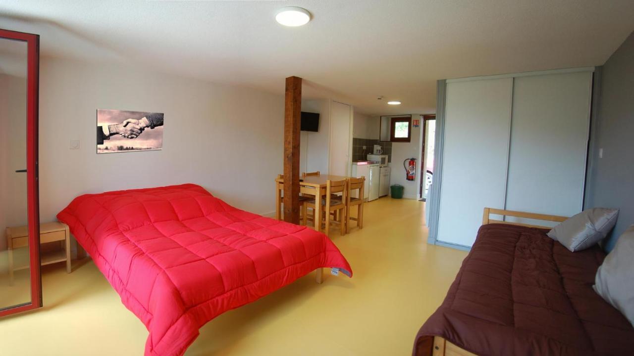 Gite Du Haut Cantal - Appartements Meubles Avec Kitchenette Et Chambres Sans Kitchenette Condat  Εξωτερικό φωτογραφία