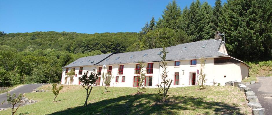 Gite Du Haut Cantal - Appartements Meubles Avec Kitchenette Et Chambres Sans Kitchenette Condat  Εξωτερικό φωτογραφία